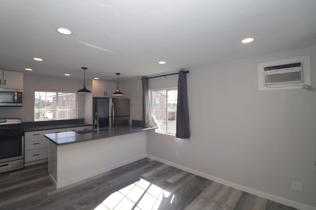 Remodeled 2 Bed, 2 Bath Upstairs Unit in North Park
