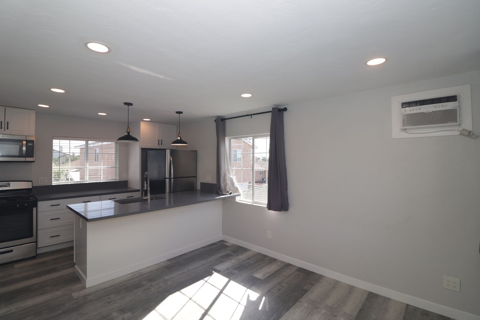 Remodeled 2 Bed, 2 Bath Upstairs Unit in North Park