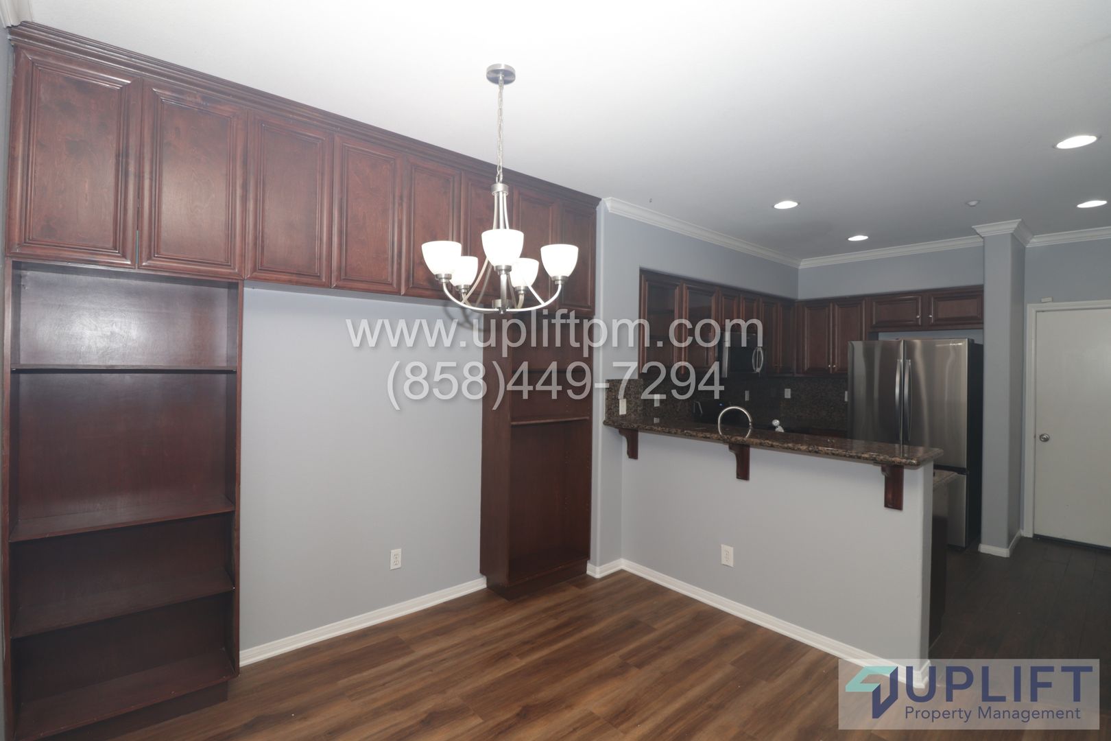 Beautiful 4BR/3BA Townhouse in Legacy Walk – Southcrest