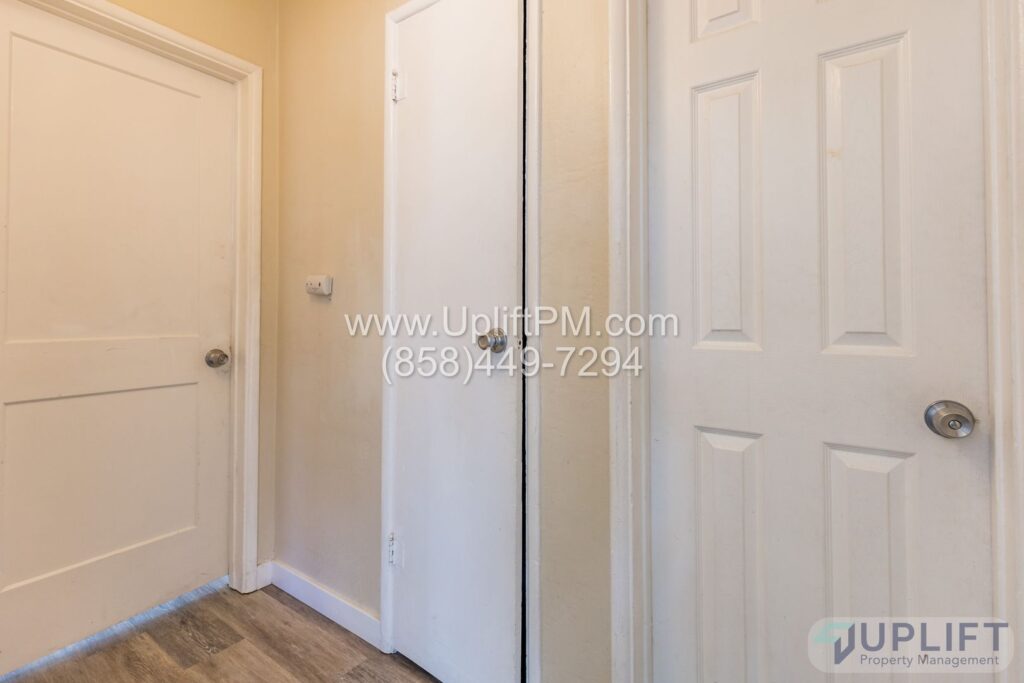 2 Bed, 1 Bath Apartment With Parking in Fox Canyon