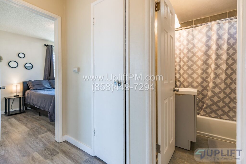 2 Bed, 1 Bath Apartment With Parking in Fox Canyon