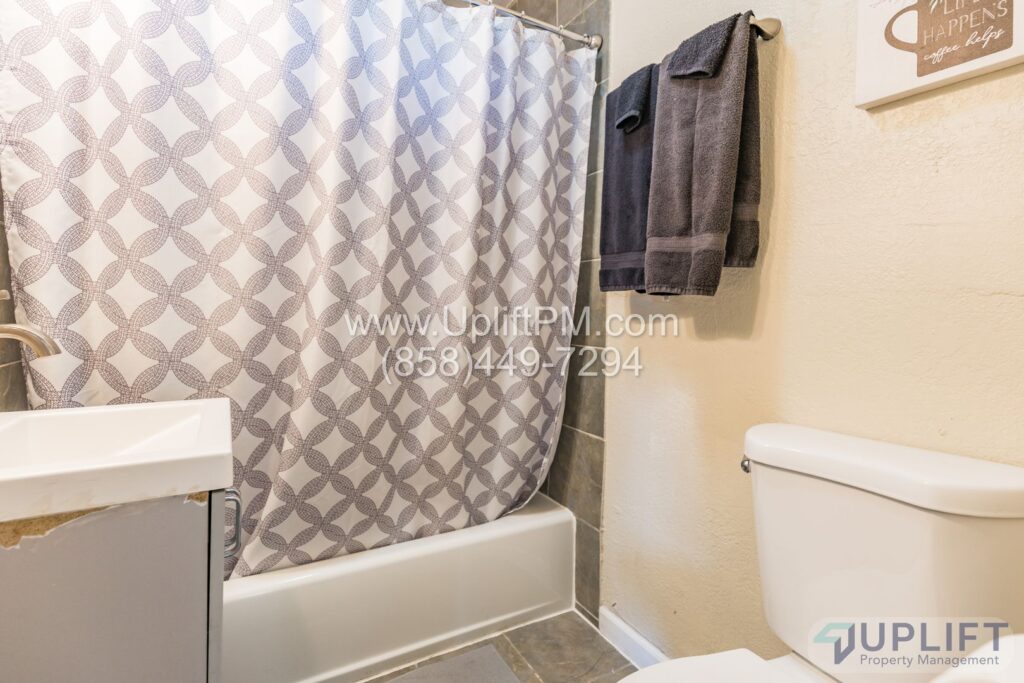 2 Bed, 1 Bath Apartment With Parking in Fox Canyon