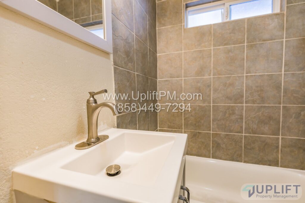 2 Bed, 1 Bath Apartment With Parking in Fox Canyon