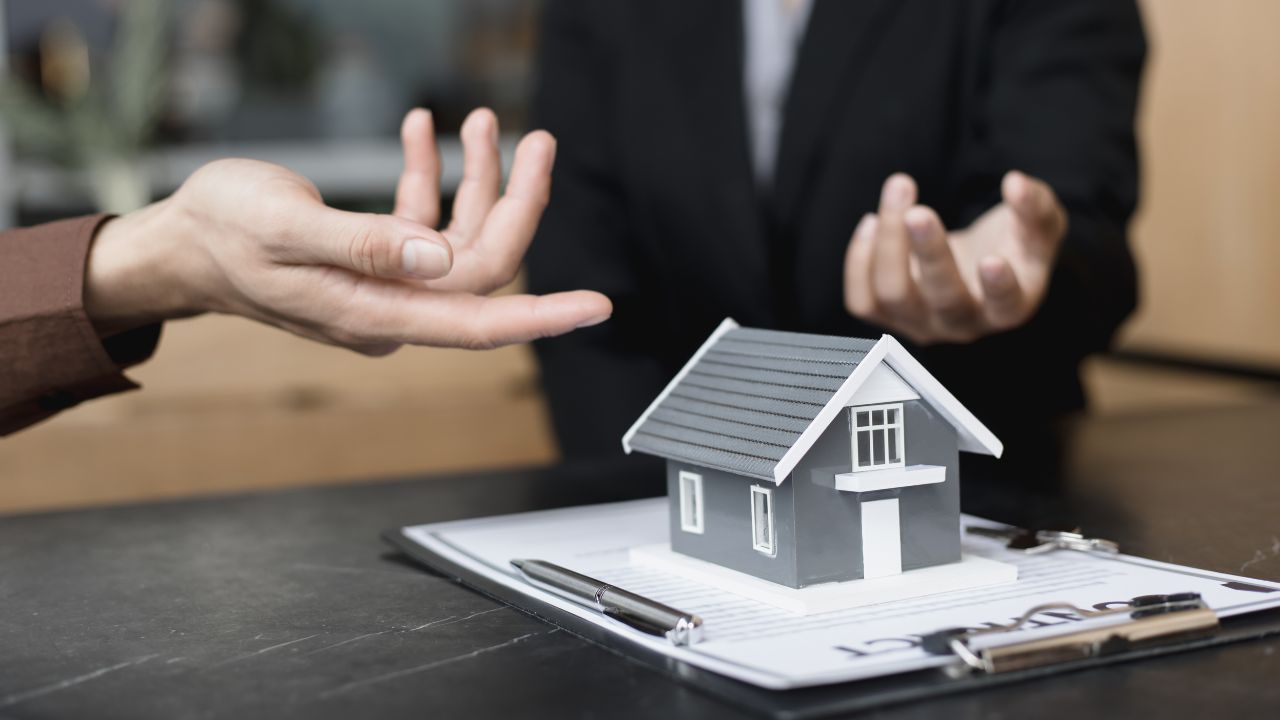 Hiring a Property Manager vs. Self-Managing: What’s Better?