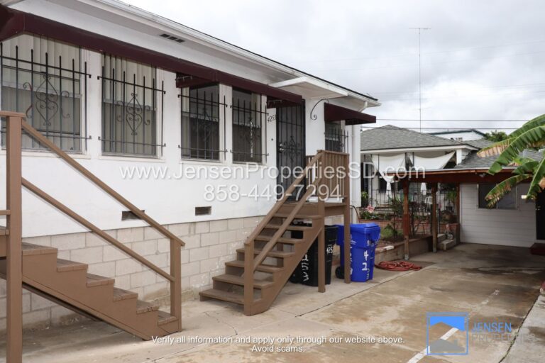 1BR/1BA w/ WASHER & DRYER HOOKUPS, PARKING, HARDWOOD FLOORS