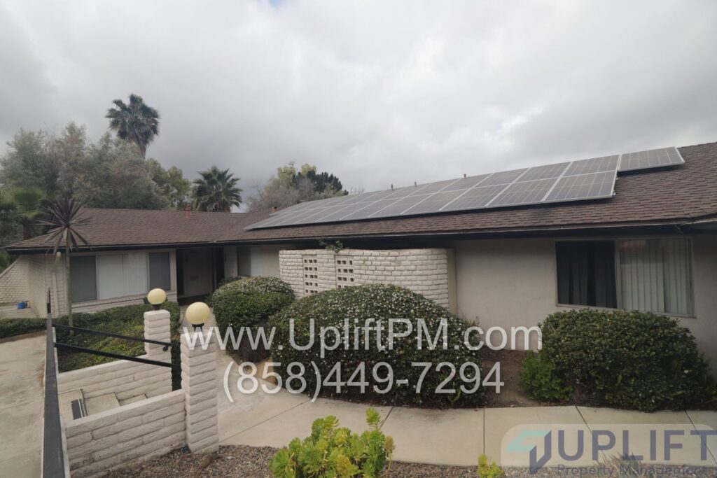 Charming 1-Bedroom 1 bath Home Near Shopping and Dining