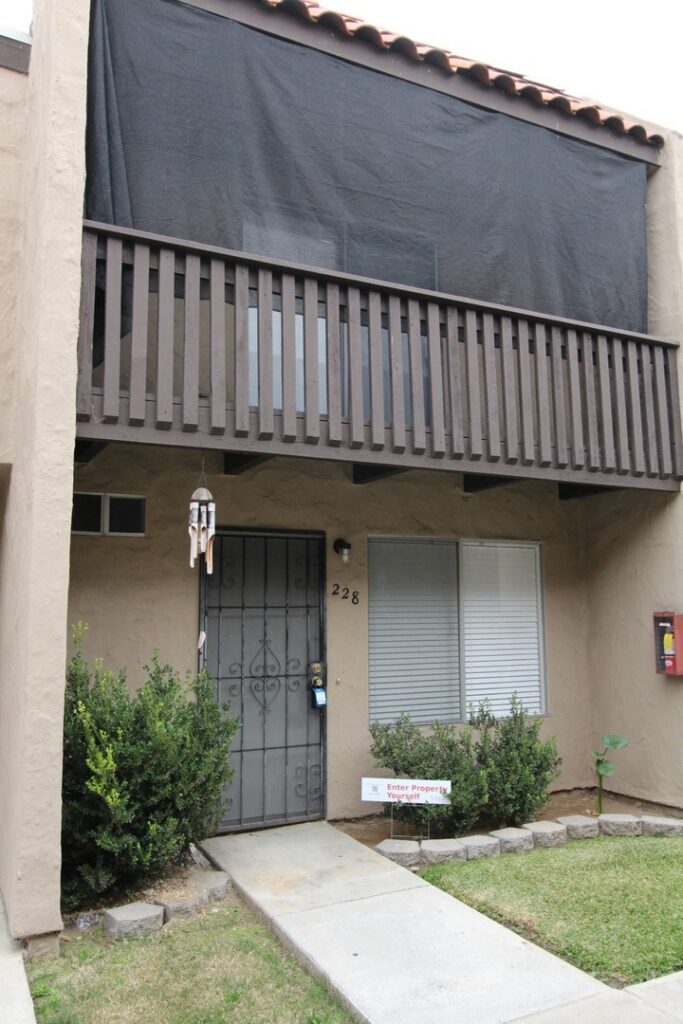 2/1.5 Gated Condo with a Pool