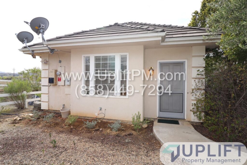 1 Bed, 1 Bath Apartment on Quiet Property, Utilities Included